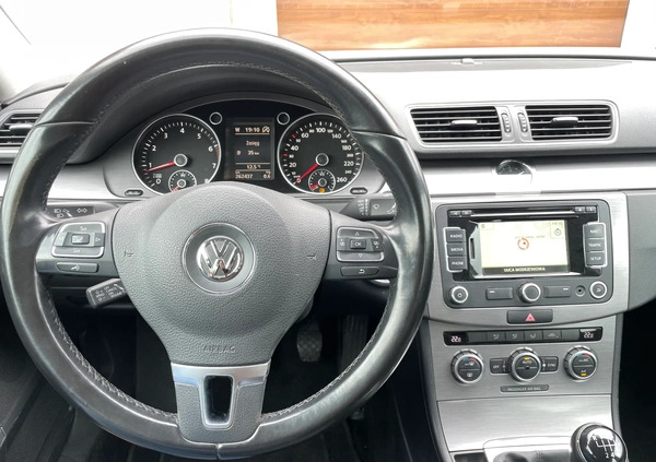 Volkswagen Passat cena 31500 przebieg: 262000, rok produkcji 2014 z Kolbuszowa małe 56